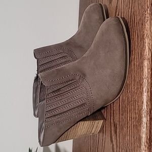 🌸🌸🌸Carlos Santana Hardyn Block heel Faux Suede Mules/Booties Women 8